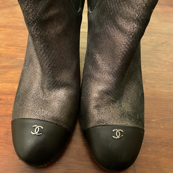 Chanel gold/black bootie / size 37.5 but feel a bit smaller like a 37. - Picture 2 of 6